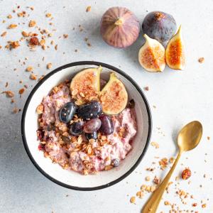 Birchermüesli und Früchte