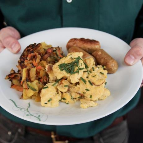 Rösti, Oeufs brouillés, Shakshuka végétaliennes, Chipolatas de tofu