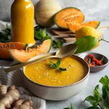 Soupe froide exotique de melon