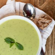 Erbsensuppe mit Minze