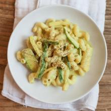 Cavatappi an Zucchini-Curry Sauce