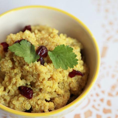 Salade de quinoa au curry et canneberges