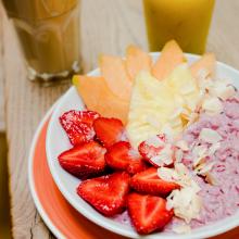 Birchermüesli und Früchte