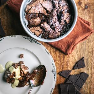 WARMER SCHOGGIKUCHEN MIT VANILLESAUCE