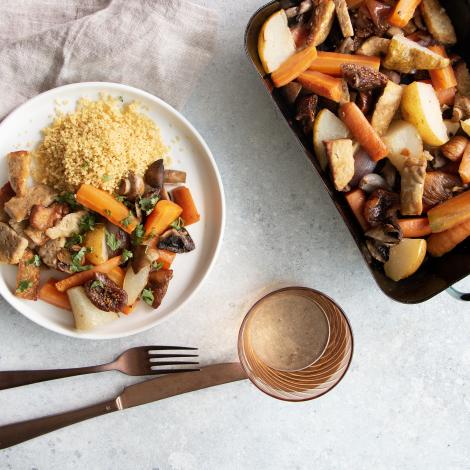 Caramellisiertes Ofengemüse und Tempeh mit Couscous