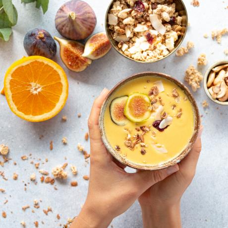 Yoghurt with granola and fresh fruit