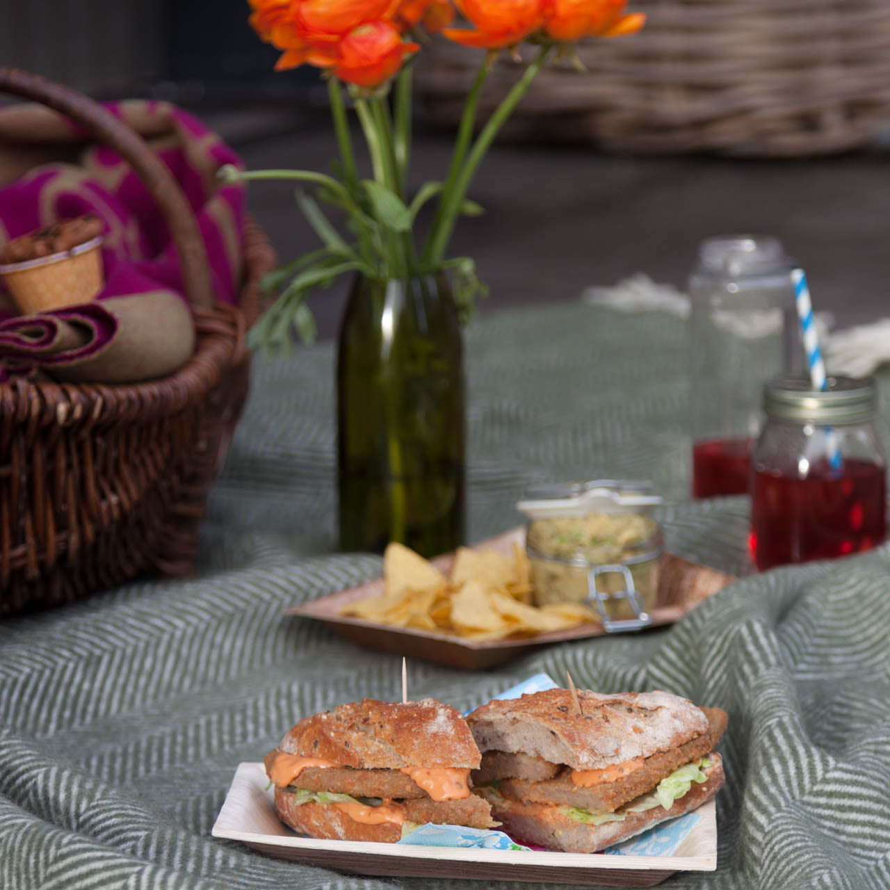 Schnitzelbrot mit Cocktailsauce - tibits - Vegetarian Restaurant Bar ...